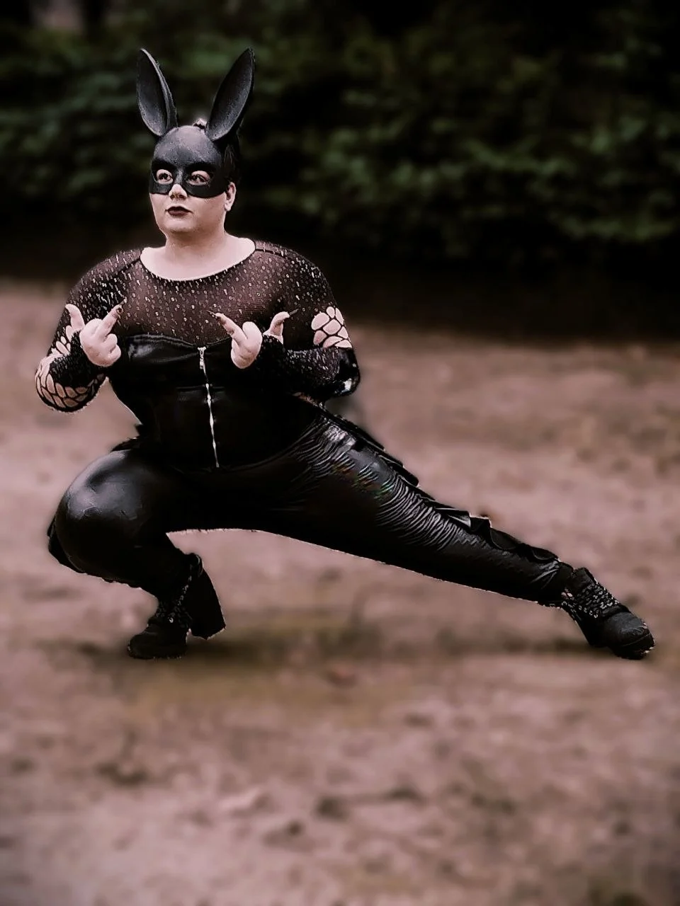Mistress Black in posa dominante